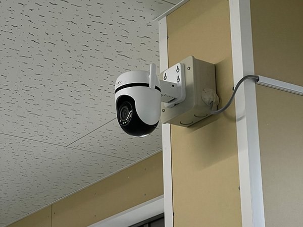 唐津市の工場に設置した防犯カメラ